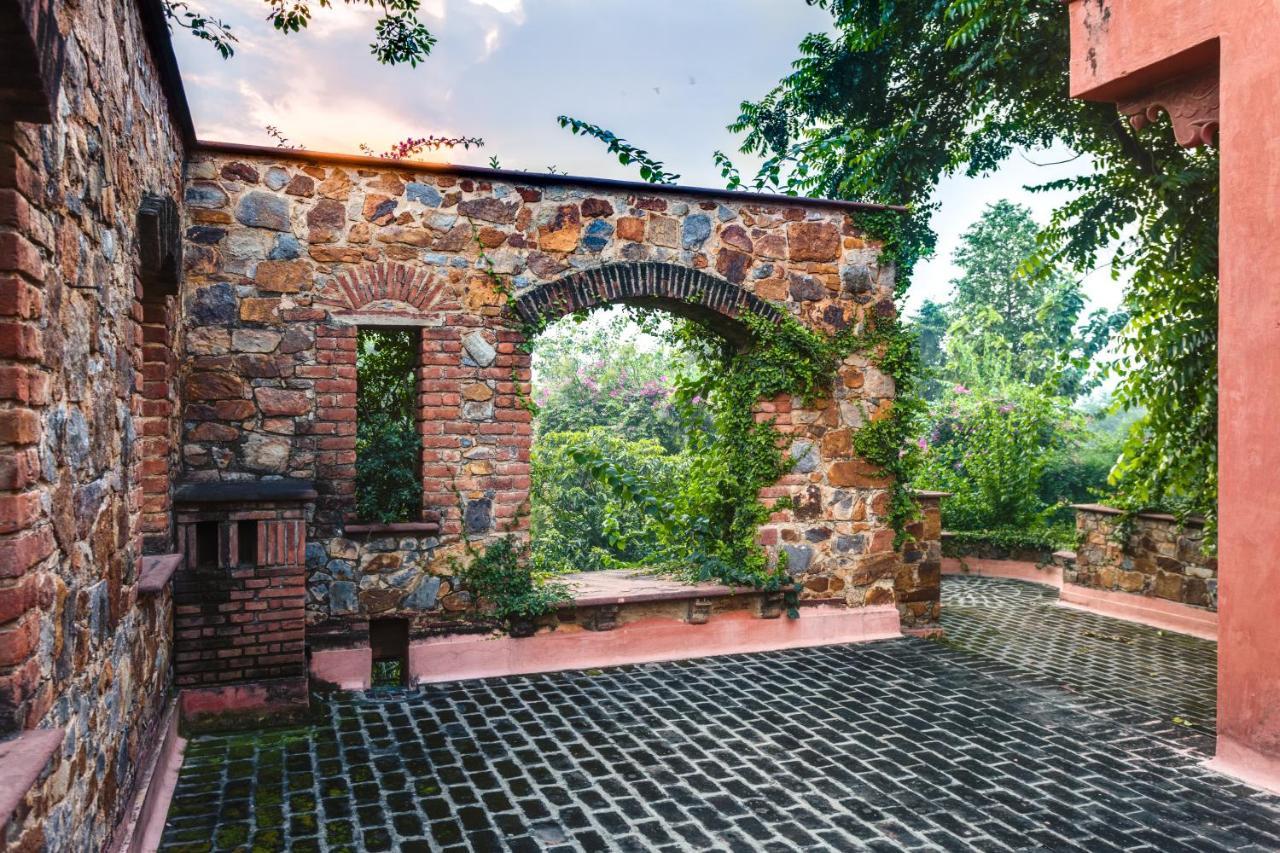 Hostie Chinar Haveli - Heritage Home With Pool, 구르가온 외부 사진
