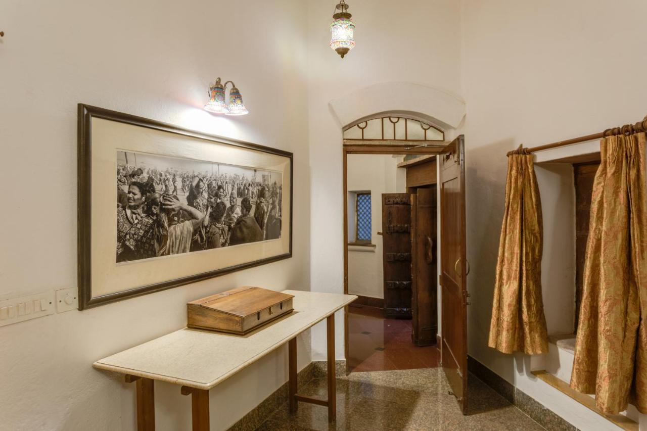 Hostie Chinar Haveli - Heritage Home With Pool, 구르가온 외부 사진