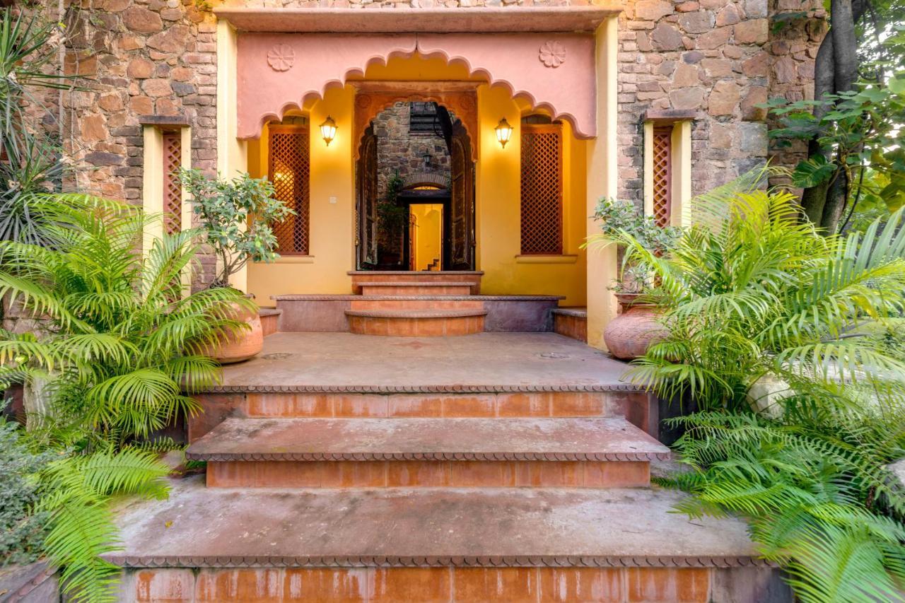 Hostie Chinar Haveli - Heritage Home With Pool, 구르가온 외부 사진