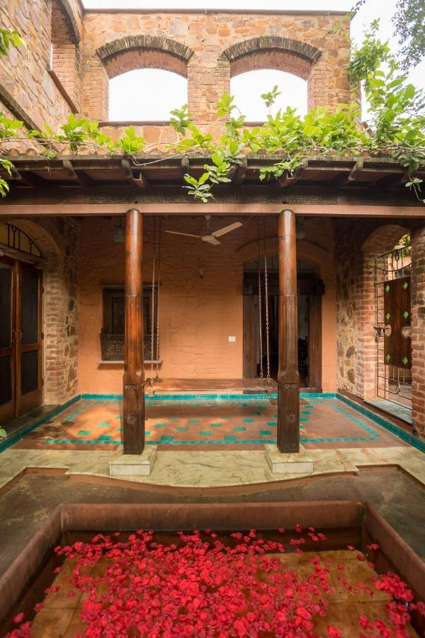 Hostie Chinar Haveli - Heritage Home With Pool, 구르가온 외부 사진