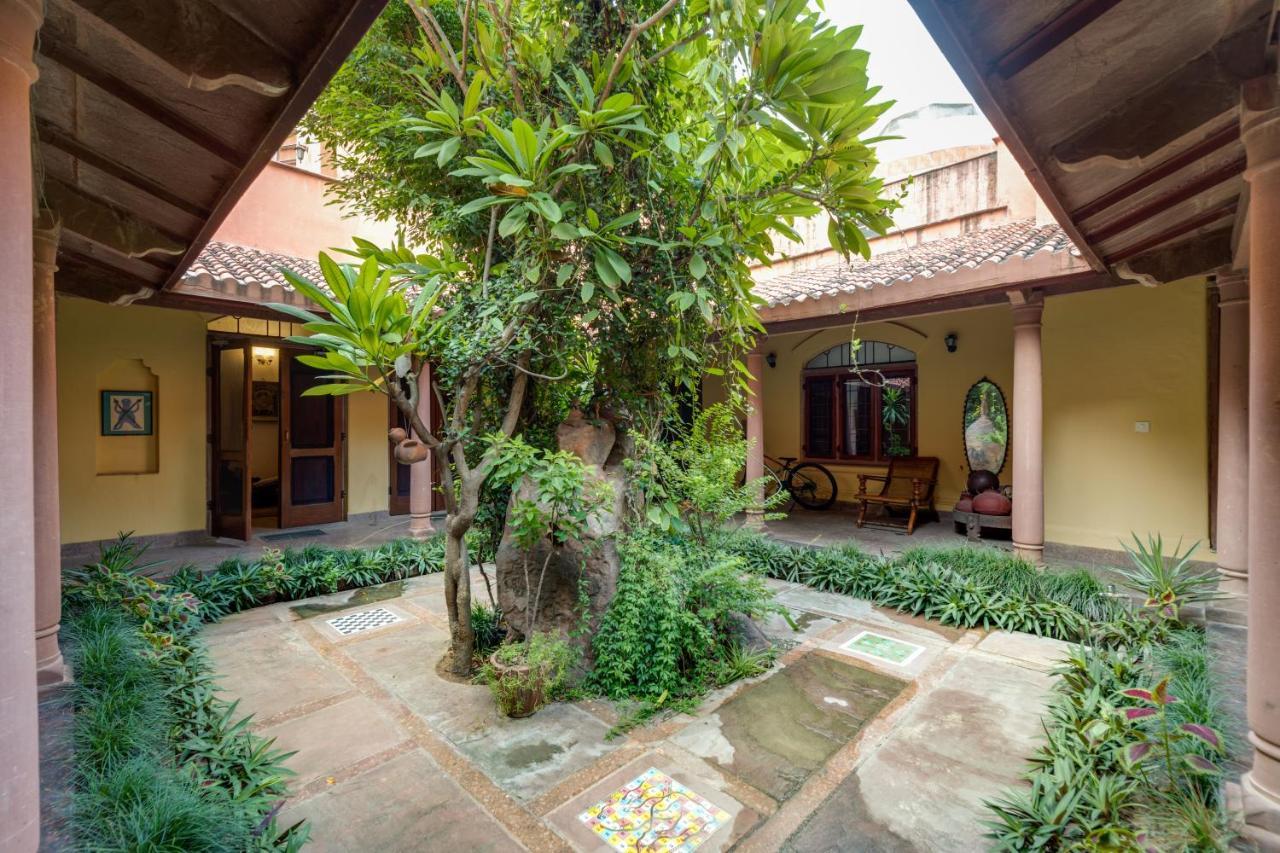 Hostie Chinar Haveli - Heritage Home With Pool, 구르가온 외부 사진