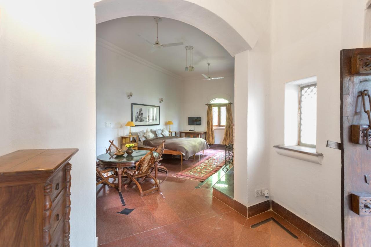 Hostie Chinar Haveli - Heritage Home With Pool, 구르가온 외부 사진