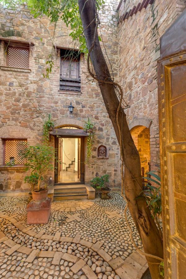 Hostie Chinar Haveli - Heritage Home With Pool, 구르가온 외부 사진