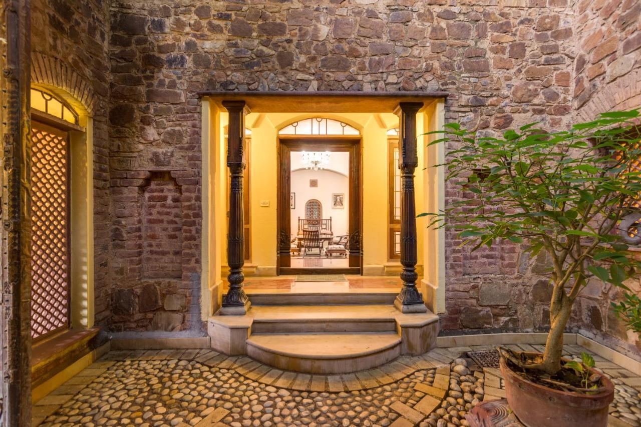 Hostie Chinar Haveli - Heritage Home With Pool, 구르가온 외부 사진