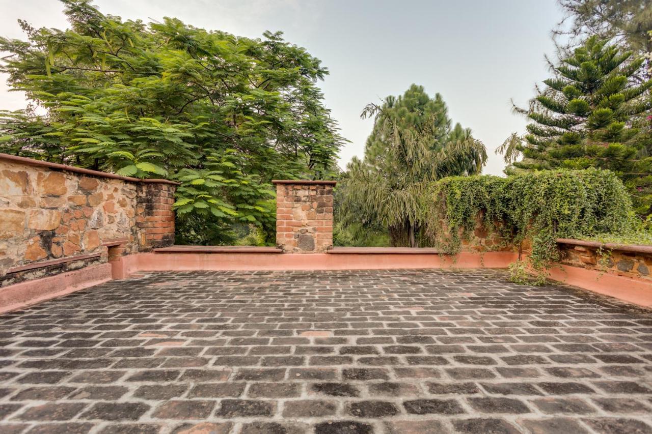 Hostie Chinar Haveli - Heritage Home With Pool, 구르가온 외부 사진