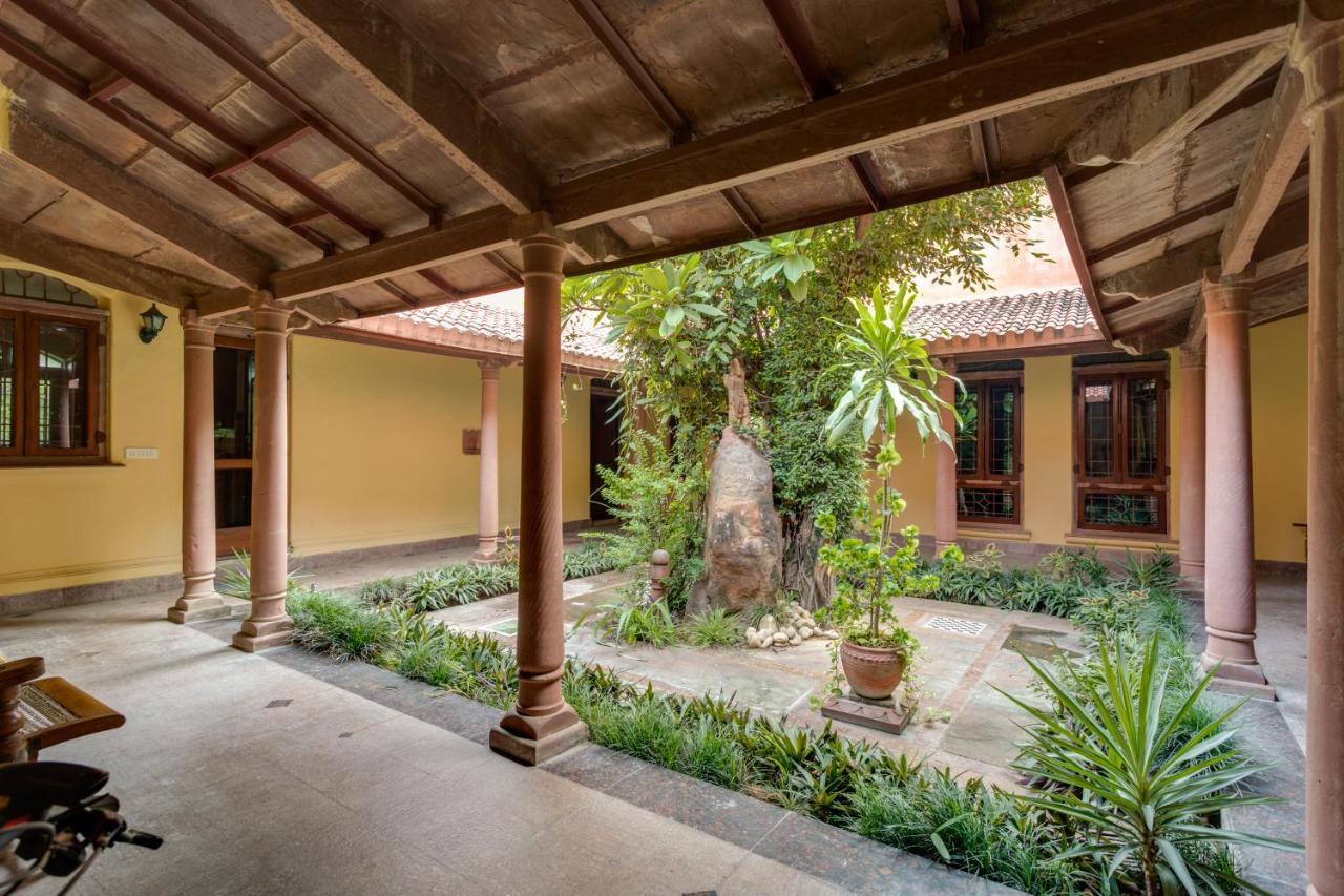 Hostie Chinar Haveli - Heritage Home With Pool, 구르가온 외부 사진