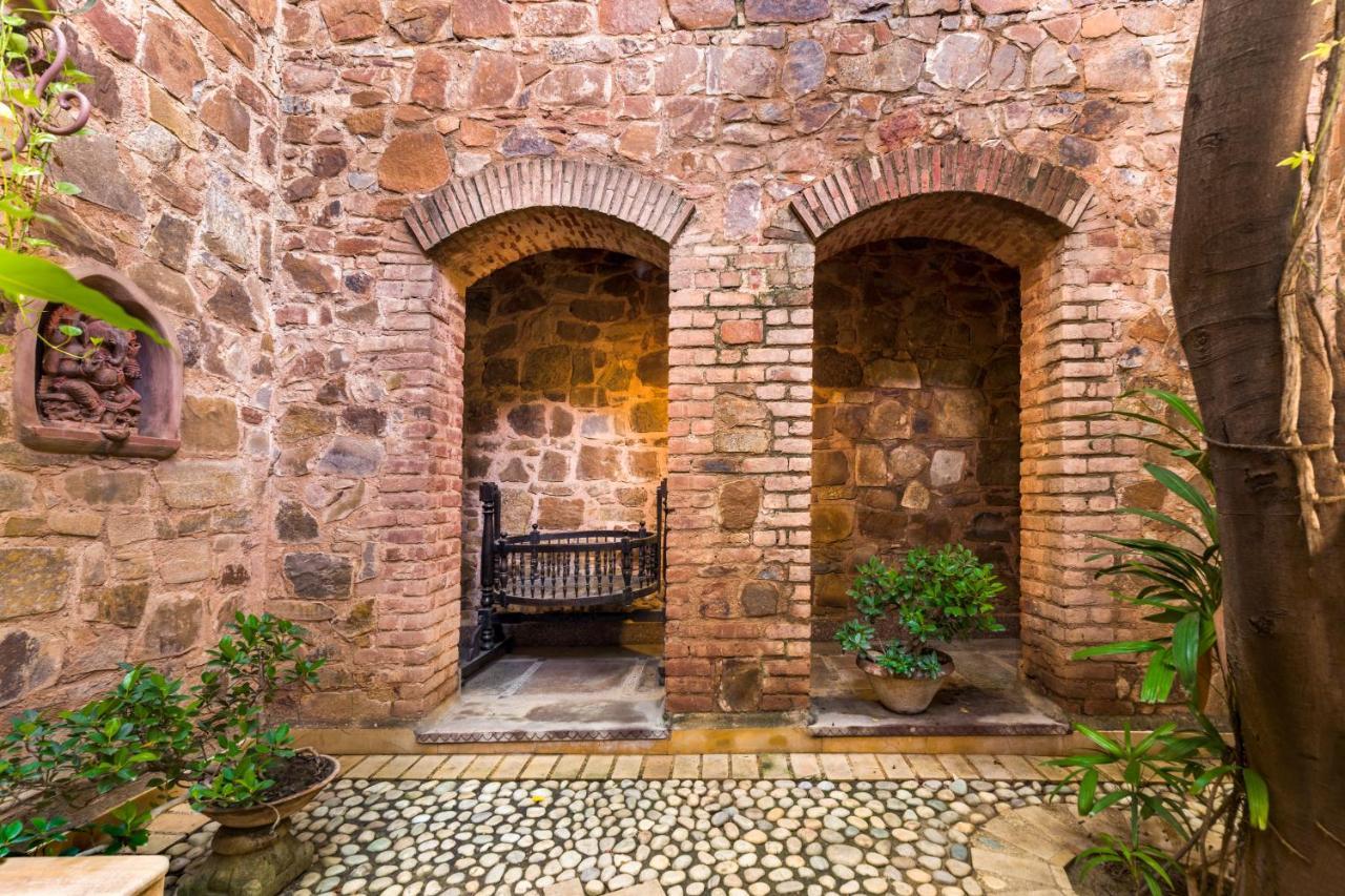 Hostie Chinar Haveli - Heritage Home With Pool, 구르가온 외부 사진