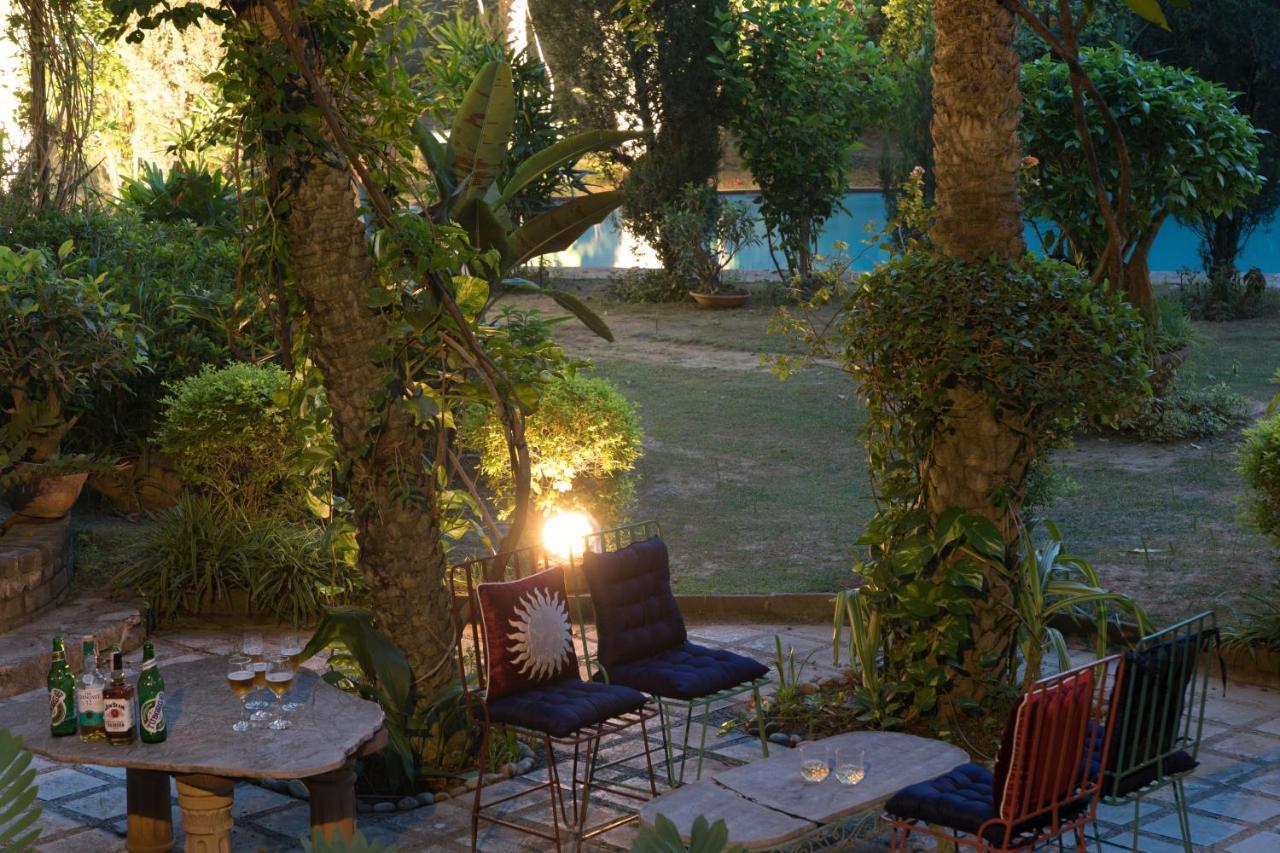 Hostie Chinar Haveli - Heritage Home With Pool, 구르가온 외부 사진